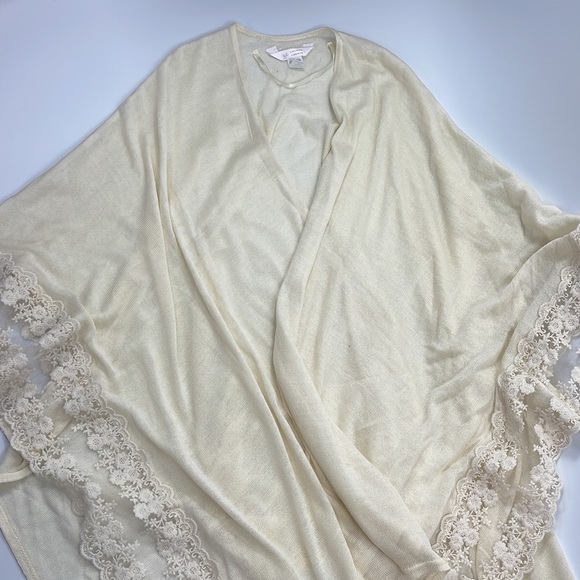 Lauren Conrad Ivory Sweater Shaw Cape Size Medium NWOT **TALC** - Picture 4 of 4
